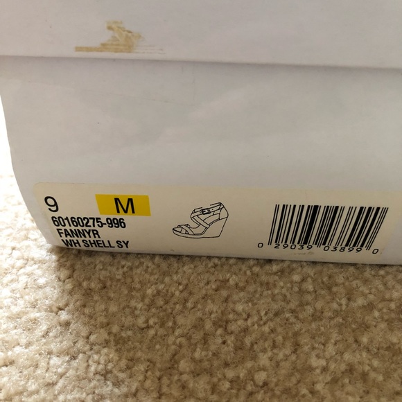 Nine West white sandals/wedges - Picture 7 of 7